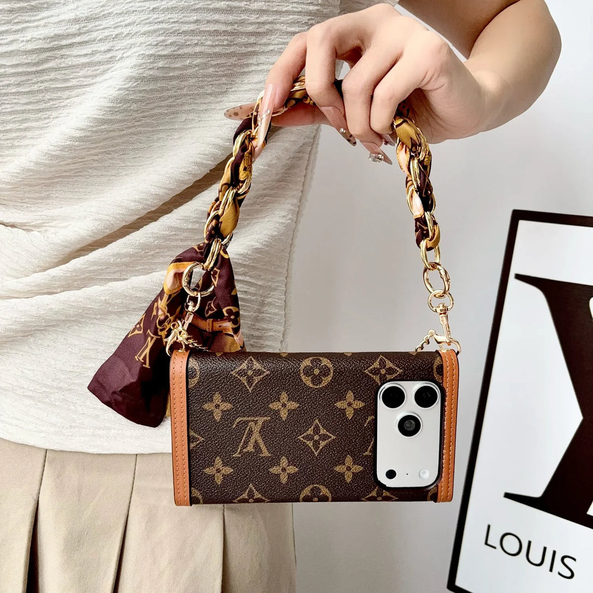Luxury Leather Louis Vuitton iPhone Case With Flip Wallet And Chain 12-18 Pro & Pro Max