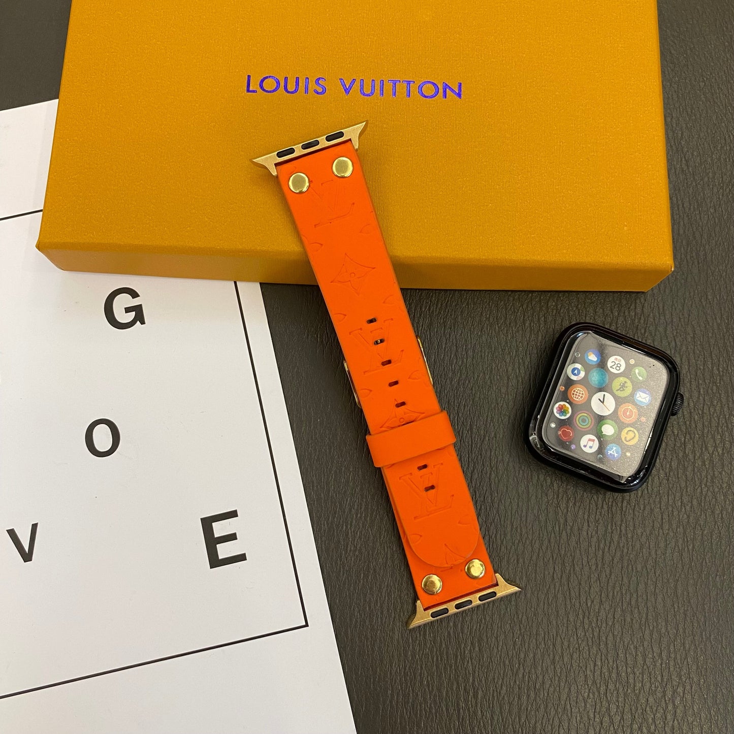 Bracelet de rechange Apple avec décoration en rivets et monogramme en relief Roxy New 2