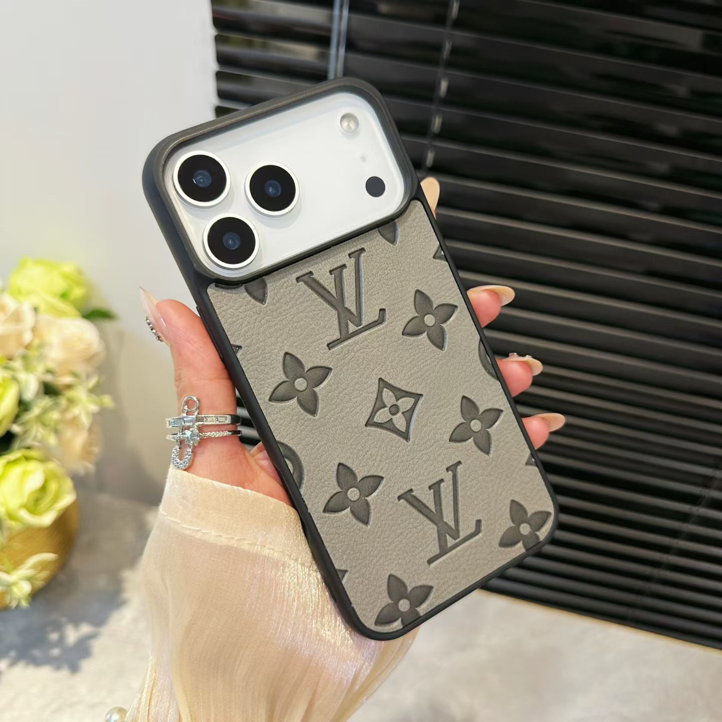 Louis V Luxury Phone Case For iPhone 12-17 Series